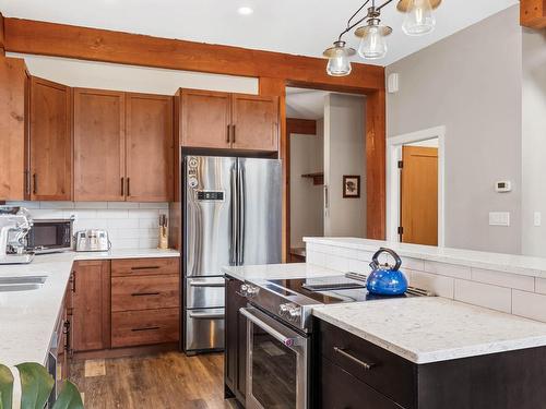 2409 Heffley Louis Cr Rd, Sun Peaks, BC - Indoor Photo Showing Kitchen