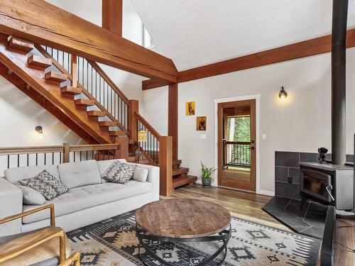 2409 Heffley Louis Cr Rd, Sun Peaks, BC - Indoor Photo Showing Living Room