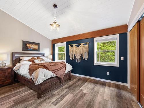 2409 Heffley Louis Cr Rd, Sun Peaks, BC - Indoor Photo Showing Bedroom