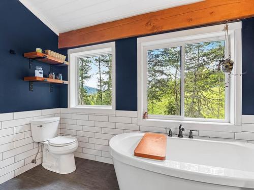 2409 Heffley Louis Cr Rd, Sun Peaks, BC - Indoor Photo Showing Bathroom