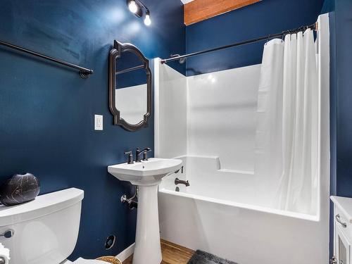 2409 Heffley Louis Cr Rd, Sun Peaks, BC - Indoor Photo Showing Bathroom