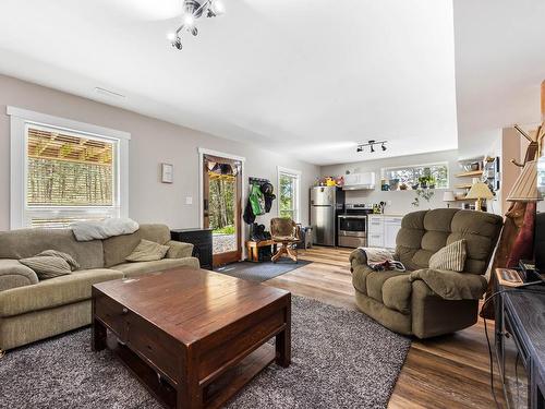 2409 Heffley Louis Cr Rd, Sun Peaks, BC - Indoor Photo Showing Living Room