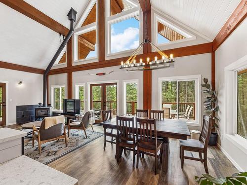 2409 Heffley Louis Cr Rd, Sun Peaks, BC - Indoor Photo Showing Dining Room