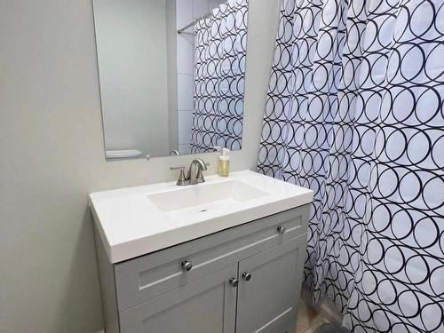 52 Cree Ave, Toronto, ON - Indoor Photo Showing Bathroom