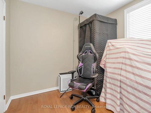 365 Parkwood Ave, Bradford West Gwillimbury, ON - Indoor Photo Showing Bedroom