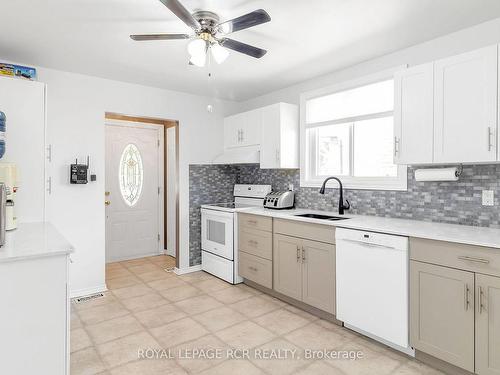 365 Parkwood Ave, Bradford West Gwillimbury, ON - Indoor Photo Showing Kitchen