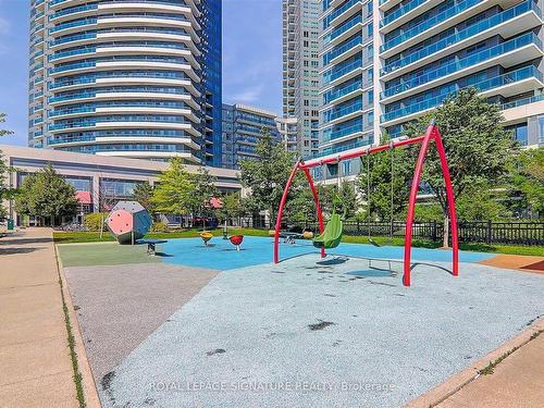 110-7165 Yonge St, Markham, ON - Outdoor