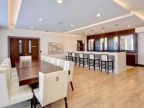 110-7165 Yonge St, Markham, ON - Indoor Photo Showing Dining Room