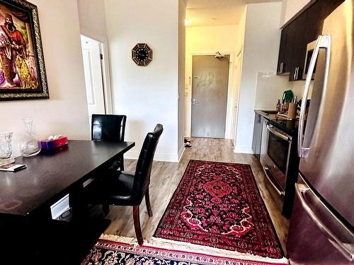 110-7165 Yonge St, Markham, ON - Indoor Photo Showing Kitchen