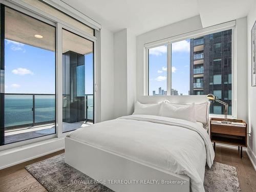 3709E-1926 Lakeshore Blvd W, Toronto, ON - Indoor Photo Showing Bedroom