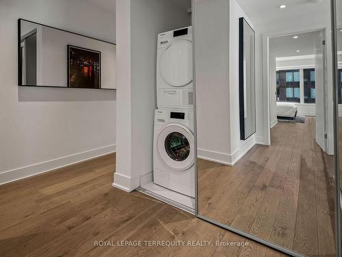 3709E-1926 Lakeshore Blvd W, Toronto, ON - Indoor Photo Showing Laundry Room