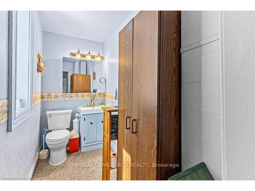 146 Toronto St, Grey Highlands, ON - Indoor Photo Showing Bathroom