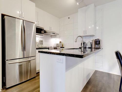 Cuisine - 554-1414 Rue Chomedey, Montréal (Ville-Marie), QC - Indoor Photo Showing Kitchen With Upgraded Kitchen