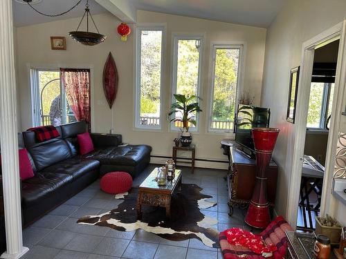 Living room - 104 Rue Des Rochelois, Port-Cartier, QC - Indoor Photo Showing Other Room