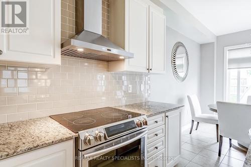 2056 Allison Street, Innisfil, ON - Indoor Photo Showing Kitchen With Upgraded Kitchen