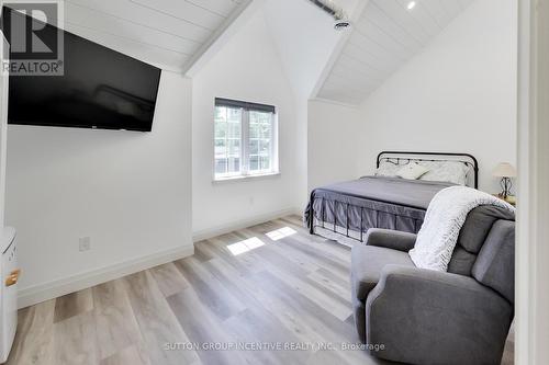 826 Adams Road, Innisfil, ON - Indoor Photo Showing Bedroom