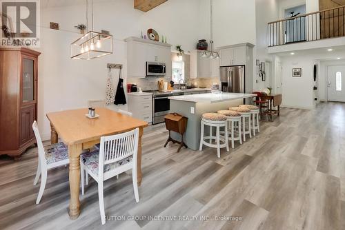 826 Adams Road, Innisfil, ON - Indoor Photo Showing Dining Room