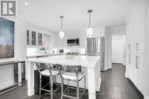 376 Grangeover Avenue, London, ON - Indoor Photo Showing Kitchen With Upgraded Kitchen