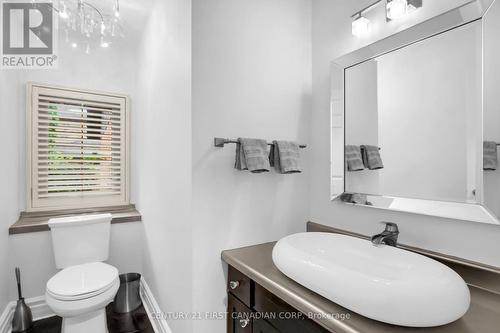 376 Grangeover Avenue, London, ON - Indoor Photo Showing Bathroom