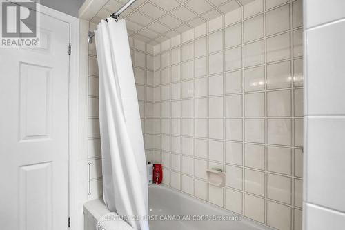 376 Grangeover Avenue, London, ON - Indoor Photo Showing Bathroom