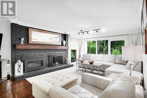 376 Grangeover Avenue, London, ON - Indoor Photo Showing Living Room With Fireplace