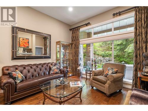 4520 Gallaghers Lookout Unit# 28, Kelowna, BC - Indoor Photo Showing Living Room