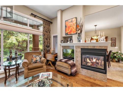 4520 Gallaghers Lookout Unit# 28, Kelowna, BC - Indoor Photo Showing Living Room With Fireplace