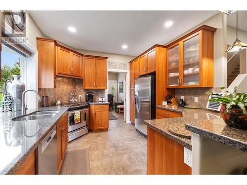 4520 Gallaghers Lookout Unit# 28, Kelowna, BC - Indoor Photo Showing Kitchen With Double Sink