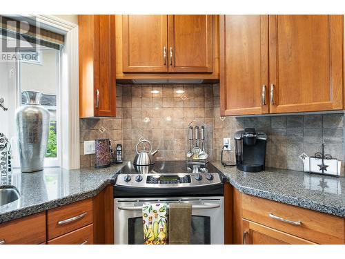 4520 Gallaghers Lookout Unit# 28, Kelowna, BC - Indoor Photo Showing Kitchen