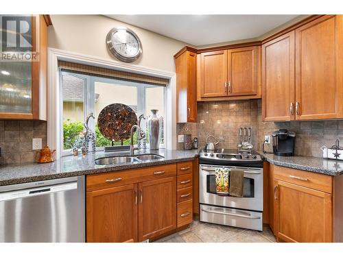 4520 Gallaghers Lookout Unit# 28, Kelowna, BC - Indoor Photo Showing Kitchen With Double Sink