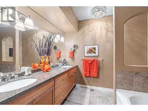 4520 Gallaghers Lookout Unit# 28, Kelowna, BC - Indoor Photo Showing Bathroom