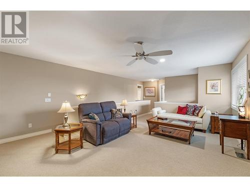 4520 Gallaghers Lookout Unit# 28, Kelowna, BC - Indoor Photo Showing Living Room