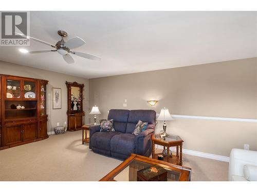 4520 Gallaghers Lookout Unit# 28, Kelowna, BC - Indoor Photo Showing Living Room