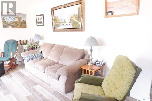 2014 4Th Street N, Rockglen, SK - Indoor Photo Showing Living Room