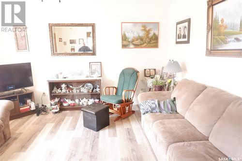 2014 4Th Street N, Rockglen, SK - Indoor Photo Showing Living Room