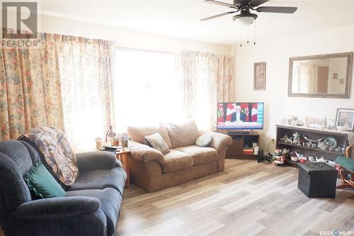 2014 4Th Street N, Rockglen, SK - Indoor Photo Showing Living Room