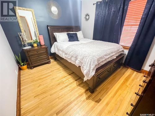 424 6Th Avenue Nw, Swift Current, SK - Indoor Photo Showing Bedroom