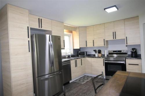 83 7Th Street E, The Pas, MB - Indoor Photo Showing Kitchen