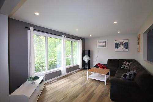 83 7Th Street E, The Pas, MB - Indoor Photo Showing Living Room