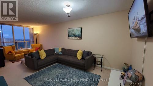 #2010 - 21 Overlea Boulevard, Toronto (Thorncliffe Park), ON - Indoor Photo Showing Living Room