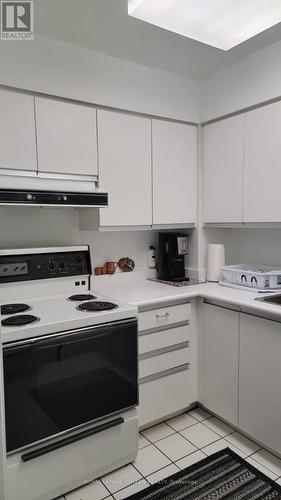 #2010 - 21 Overlea Boulevard, Toronto (Thorncliffe Park), ON - Indoor Photo Showing Kitchen