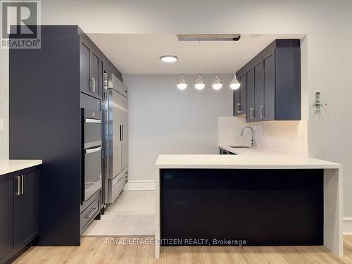 #2010 - 21 Overlea Boulevard, Toronto (Thorncliffe Park), ON - Indoor Photo Showing Kitchen