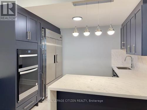 #2010 - 21 Overlea Boulevard, Toronto (Thorncliffe Park), ON - Indoor Photo Showing Kitchen