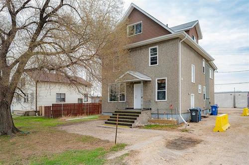 1034 Brussels St, Winnipeg, MB 