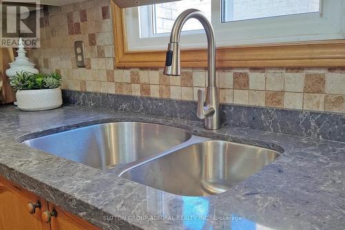 1707 Princelea Place, Mississauga, ON - Indoor Photo Showing Kitchen With Double Sink