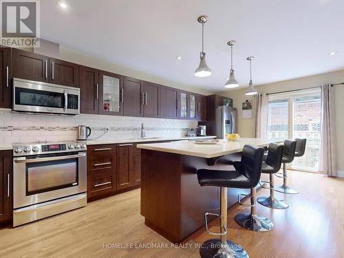 106 Green Pointe Drive, Welland, ON - Indoor Photo Showing Kitchen With Upgraded Kitchen