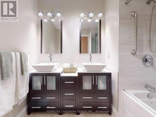 106 Green Pointe Drive, Welland, ON - Indoor Photo Showing Bathroom