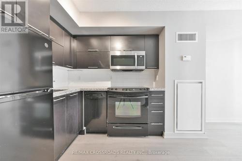 506 - 126 Simcoe Street, Toronto, ON - Indoor Photo Showing Kitchen