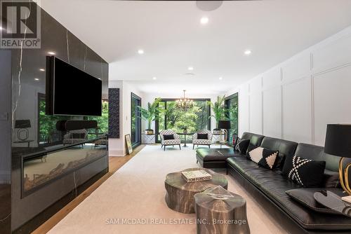 1242 Ravine Drive, Mississauga, ON - Indoor Photo Showing Living Room