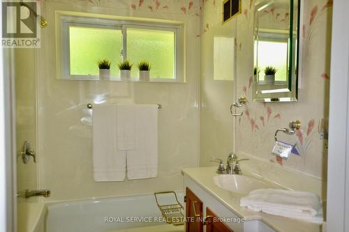 1073 Water Street, Peterborough, ON - Indoor Photo Showing Bathroom